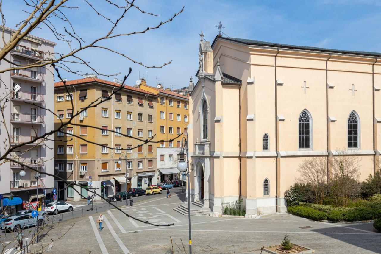 Suite Foscolo, In Piazza A ตรีเอสเต ภายนอก รูปภาพ